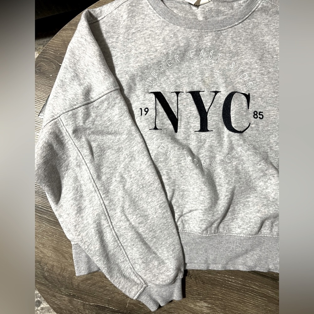 H&M NYC Swearshirt Size L